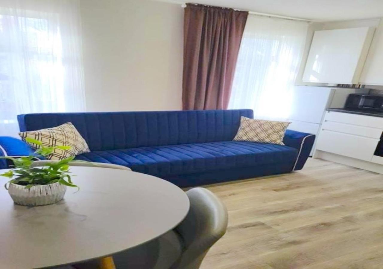 2 Bedroom Serviced Apartment # 런던 외부 사진