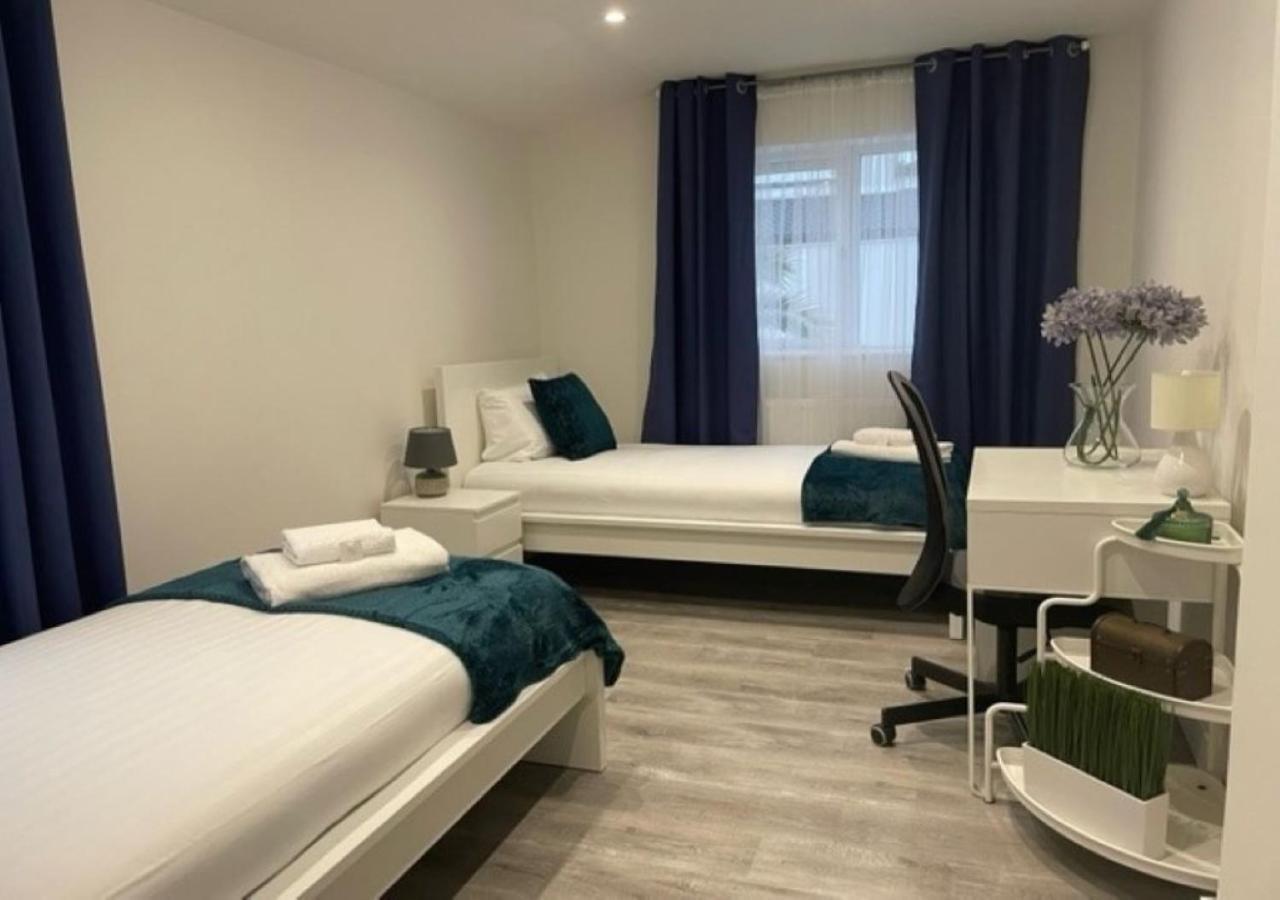 2 Bedroom Serviced Apartment # 런던 외부 사진