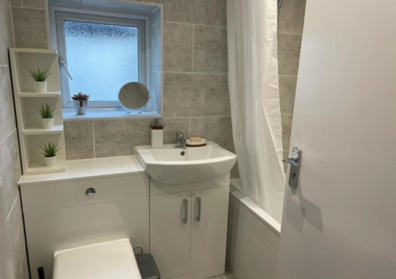 2 Bedroom Serviced Apartment # 런던 외부 사진